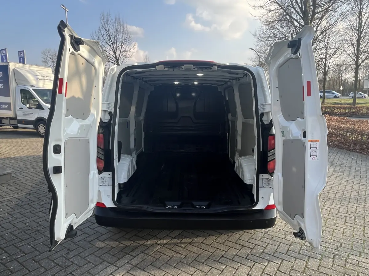 300 2.0 TDCI L2H1 Trend 136pk/100kW 6-bak | BPM VRIJ | Vol leder | 12'' Sync4 Apple CP, Android Auto | Camera | Laadruimtebescherming | Cruise | etc. etc.