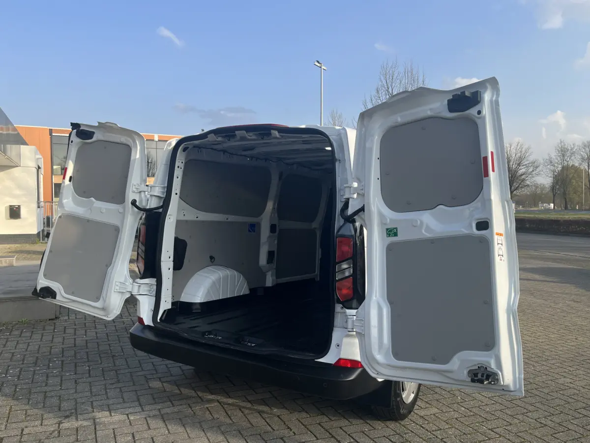 300 2.0 TDCI L2H1 Trend 136pk/100kW 6-bak | BPM VRIJ | Vol leder | 12'' Sync4 Apple CP, Android Auto | Camera | Laadruimtebescherming | Cruise | etc. etc.