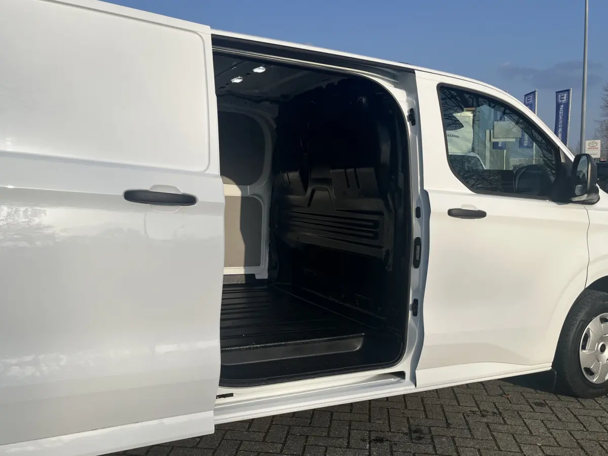 300 2.0 TDCI L2H1 Trend 136pk/100kW 6-bak | BPM VRIJ | Vol leder | 12'' Sync4 Apple CP, Android Auto | Camera | Laadruimtebescherming | Cruise | etc. etc.