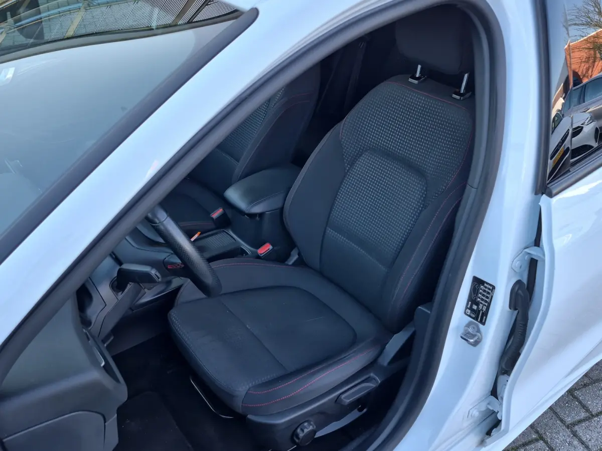 1.0 EcoBoost ST Line Business Winterpakket | Full LED | Camera | 18 inch lmv | Keyless | Parkeersensoren |
