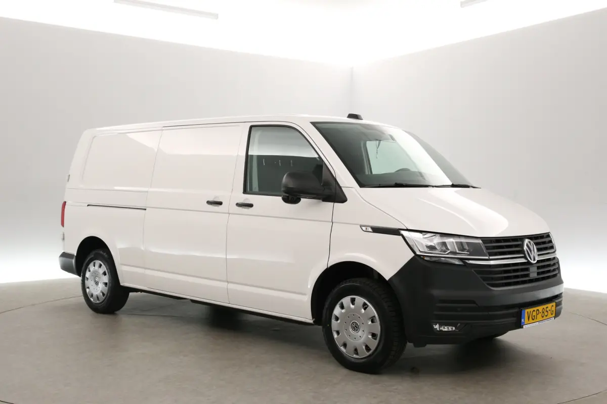 2.0 TDI 150PK L2H1 | DSG | Automaat | Airco | Cruise | Camera | 3 Zits | Carplay | Navi | Parkeersens.