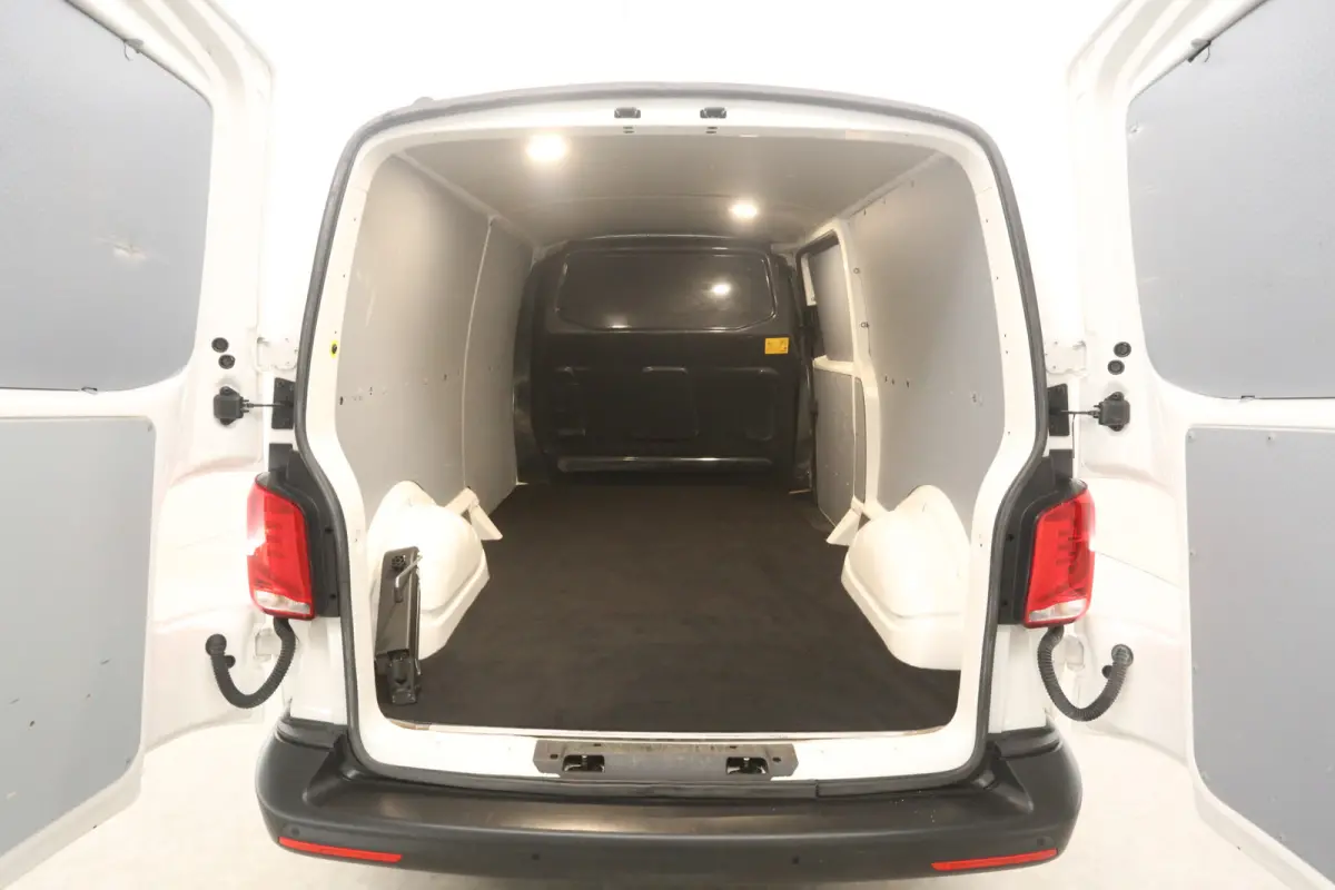2.0 TDI 150PK L2H1 | DSG | Automaat | Airco | Cruise | Camera | 3 Zits | Carplay | Navi | Parkeersens.