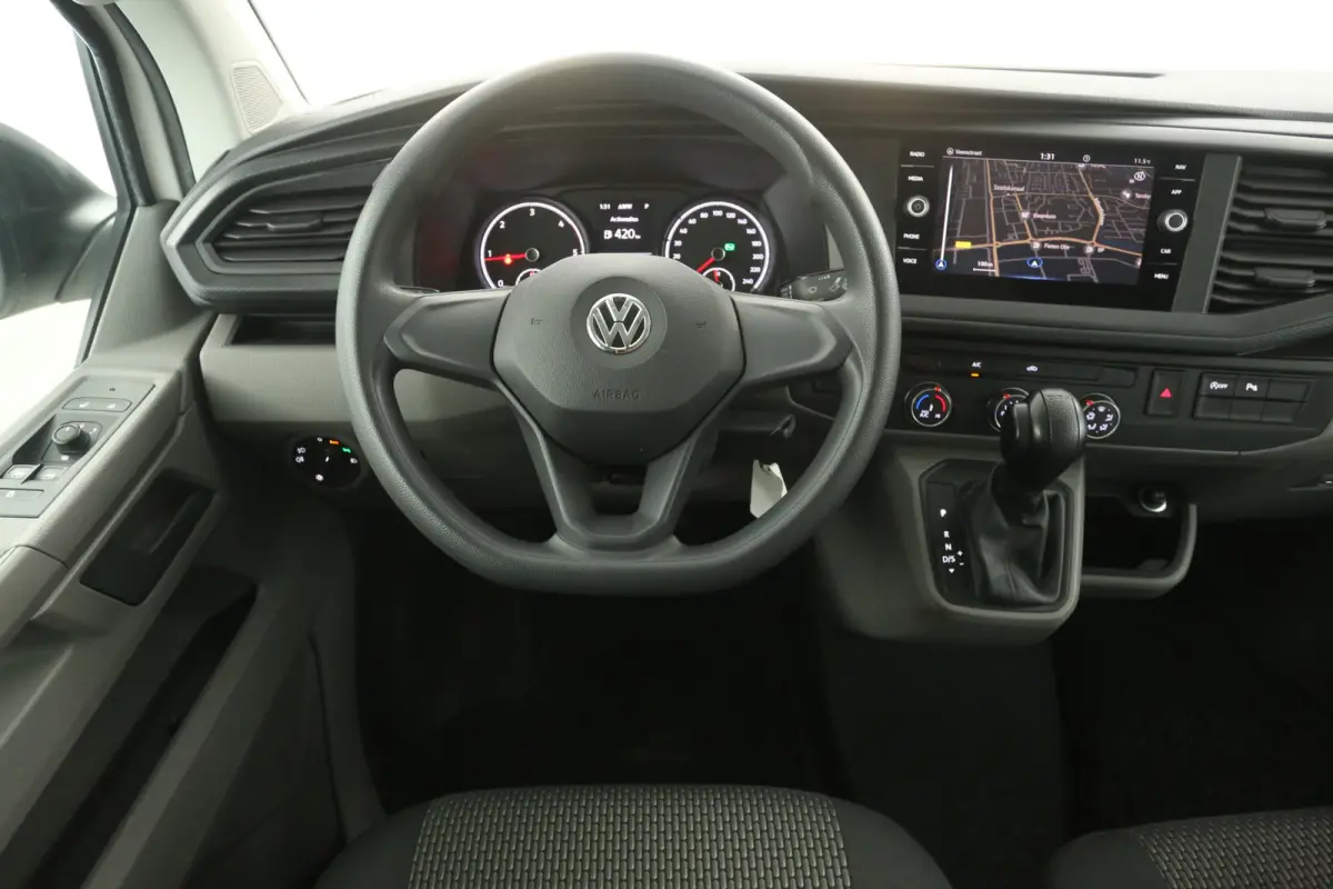 2.0 TDI 150PK L2H1 | DSG | Automaat | Airco | Cruise | Camera | 3 Zits | Carplay | Navi | Parkeersens.