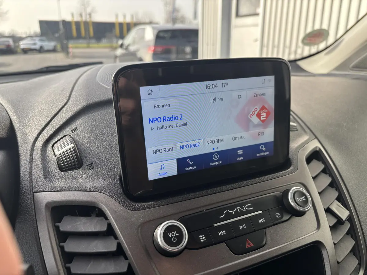 1.5 EcoBlue L2H1*A/C*CRUISE*NAVI*CAMERA*SYNC*LANG*