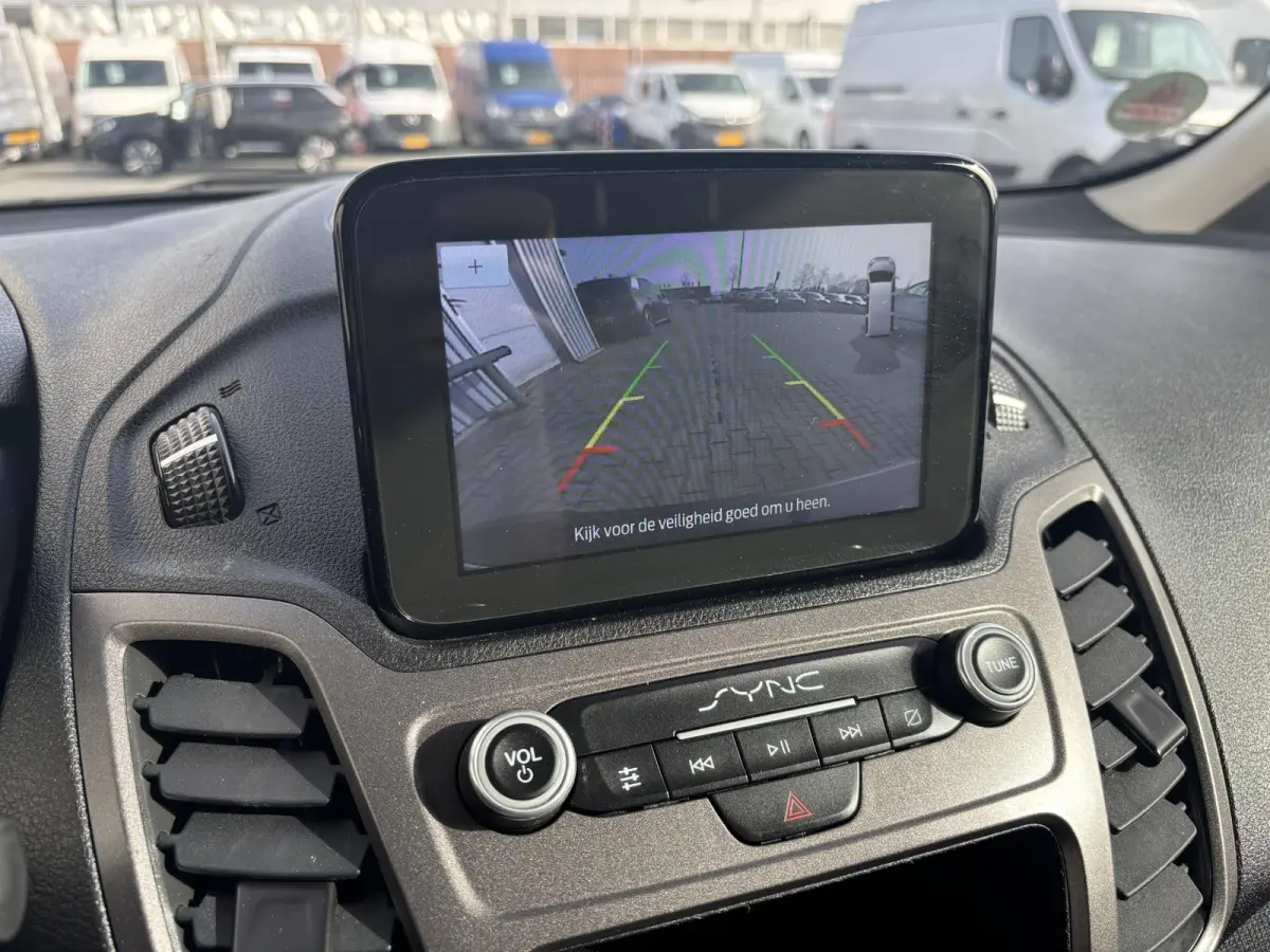 1.5 EcoBlue L2H1*A/C*CRUISE*NAVI*CAMERA*SYNC*LANG*