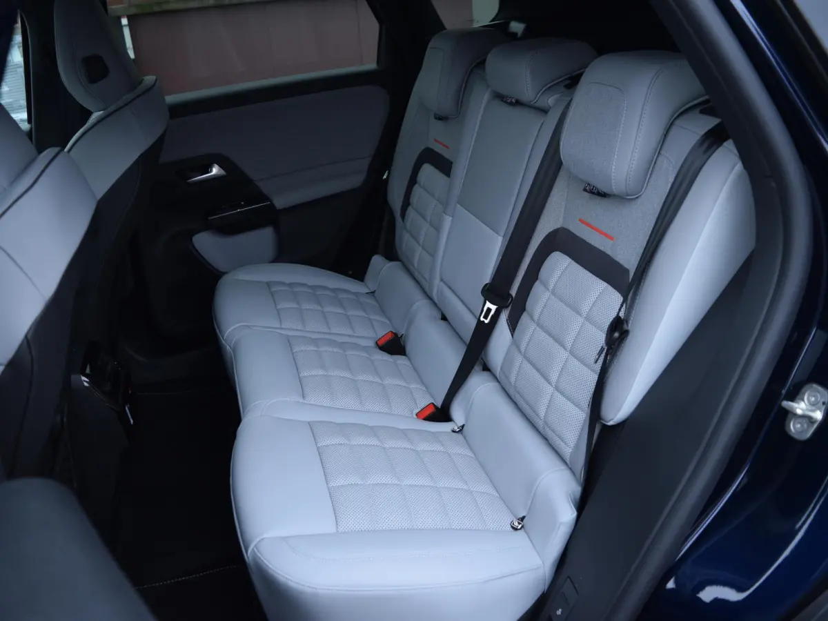1.2 Hybrid 145 Max Ambiance Hype Grey | Two Tone Perla Nera Black | Electrische achterklep | Parkeersensoren met camera | Nieuw!