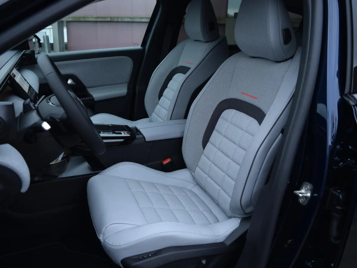 1.2 Hybrid 145 Max Ambiance Hype Grey | Two Tone Perla Nera Black | Electrische achterklep | Parkeersensoren met camera | Nieuw!
