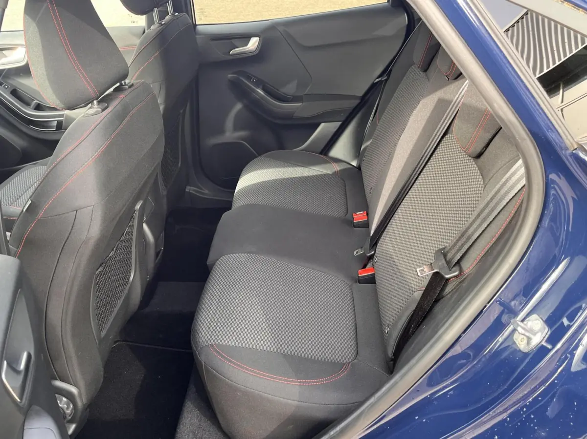 1.0 EcoBoost ST-Line 125PK Winterpack Cruise Camera Navi Climate Parkeersensoren Full-LED Privacy Glass *Sportief*