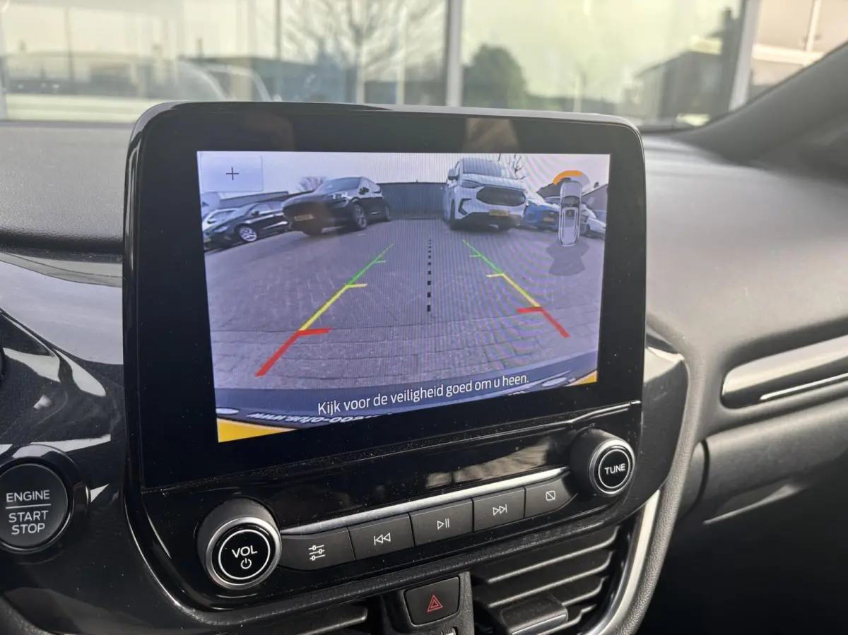 1.0 EcoBoost ST-Line 125PK Winterpack Cruise Camera Navi Climate Parkeersensoren Full-LED Privacy Glass *Sportief*
