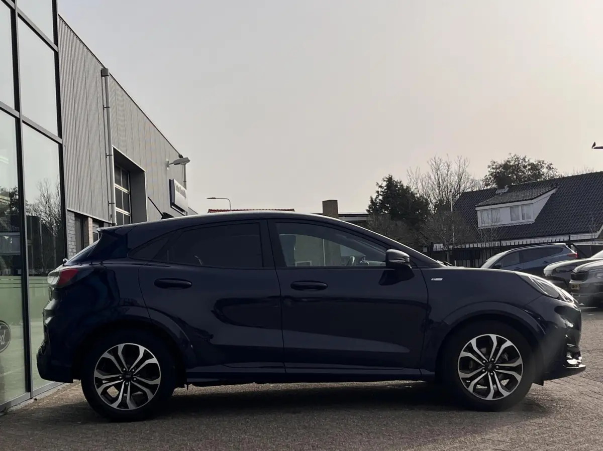 1.0 EcoBoost ST-Line 125PK Winterpack Cruise Camera Navi Climate Parkeersensoren Full-LED Privacy Glass *Sportief*