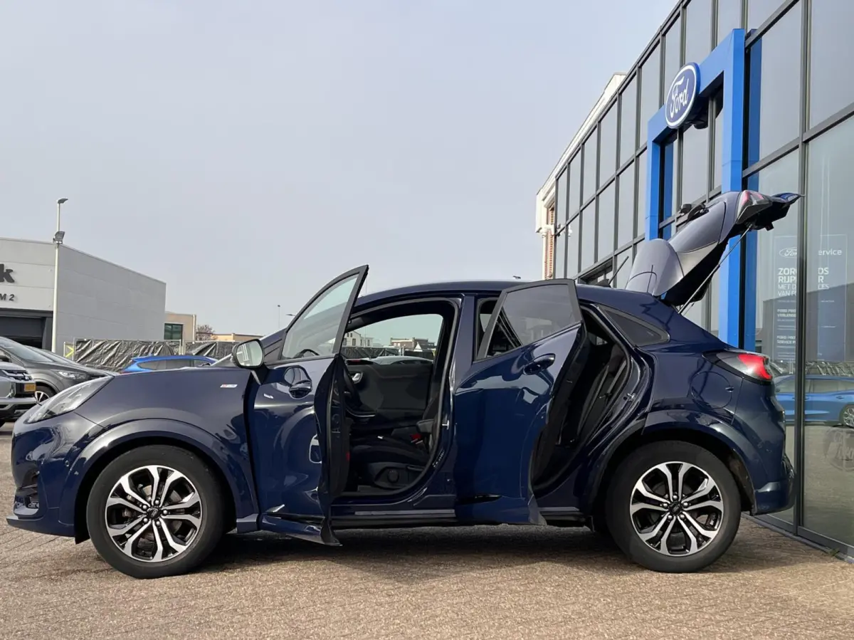 1.0 EcoBoost ST-Line 125PK Winterpack Cruise Camera Navi Climate Parkeersensoren Full-LED Privacy Glass *Sportief*