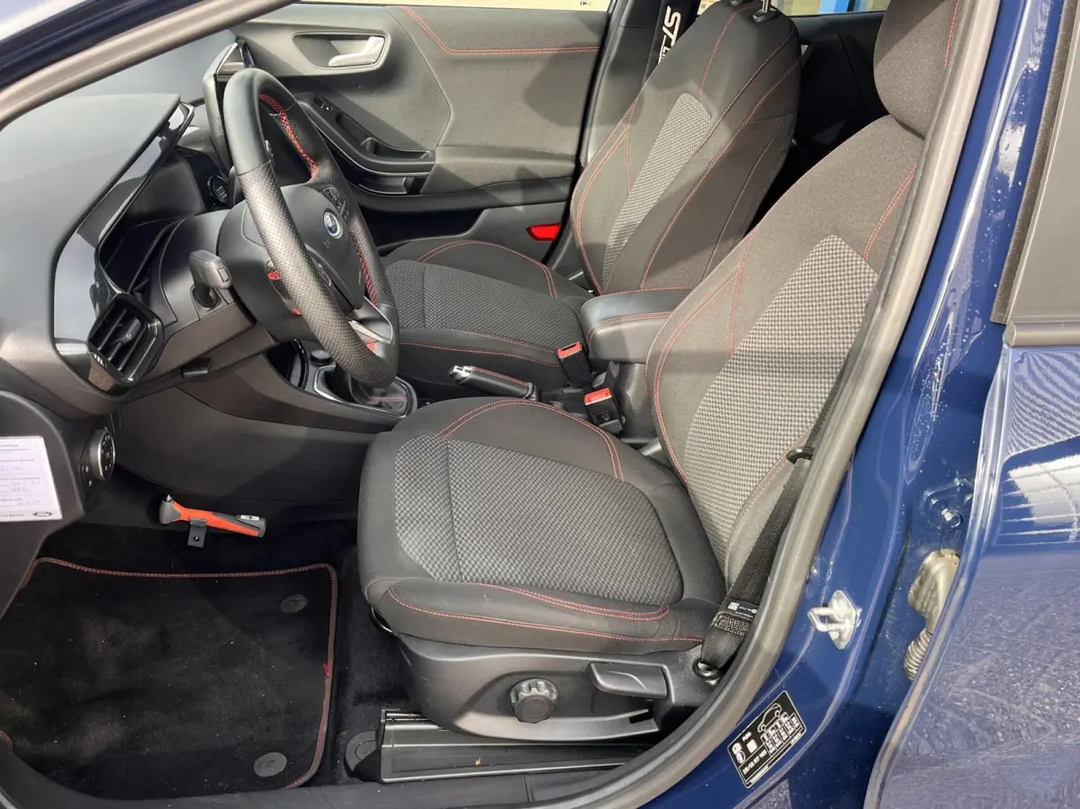 1.0 EcoBoost ST-Line 125PK Winterpack Cruise Camera Navi Climate Parkeersensoren Full-LED Privacy Glass *Sportief*