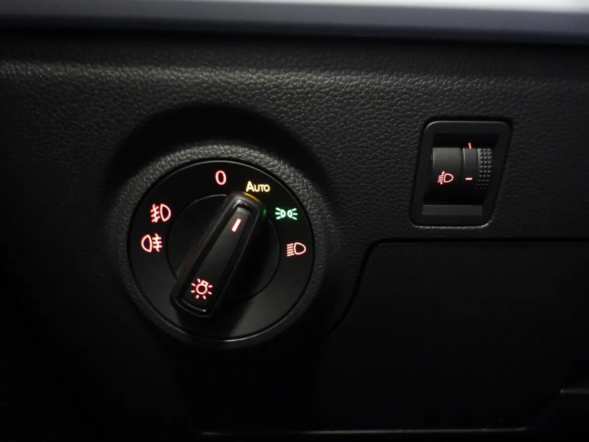 1.0 TSI Style NAVI/CLIMA/CRUISE/LED/17"LMV!
