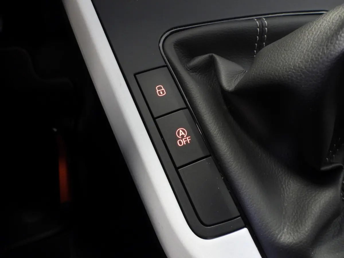 1.0 TSI Style NAVI/CLIMA/CRUISE/LED/17"LMV!