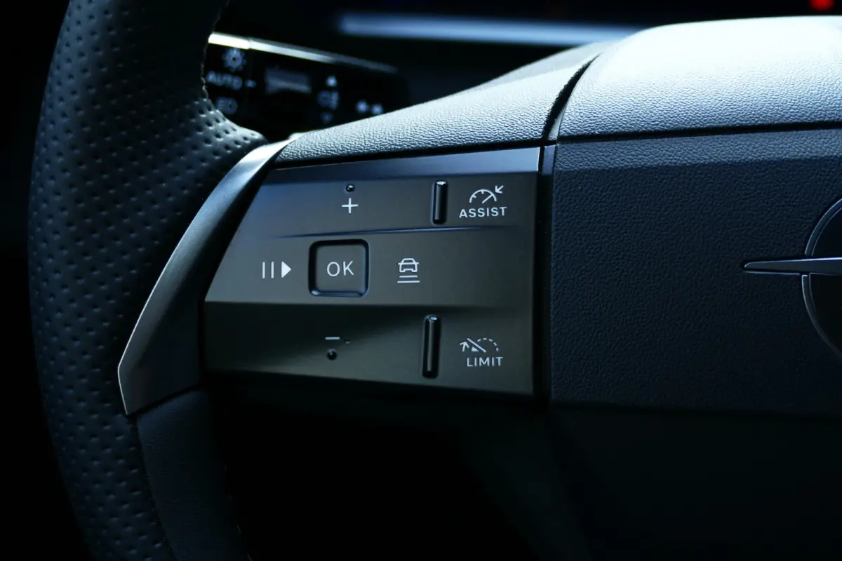 1.6 TURBO 195PK PLUG-IN HYBRID GS AUTOMAAT / NAVI / CLIMA / PDC / 19"LMV / CAMERA V+A / AFN. TREKHAAK / AGR / FOCAL / KEYLESS / FULL-LED / WINTERPAKKET /  BLUETOOTH / ADAPT. CRUISECONTROL / 