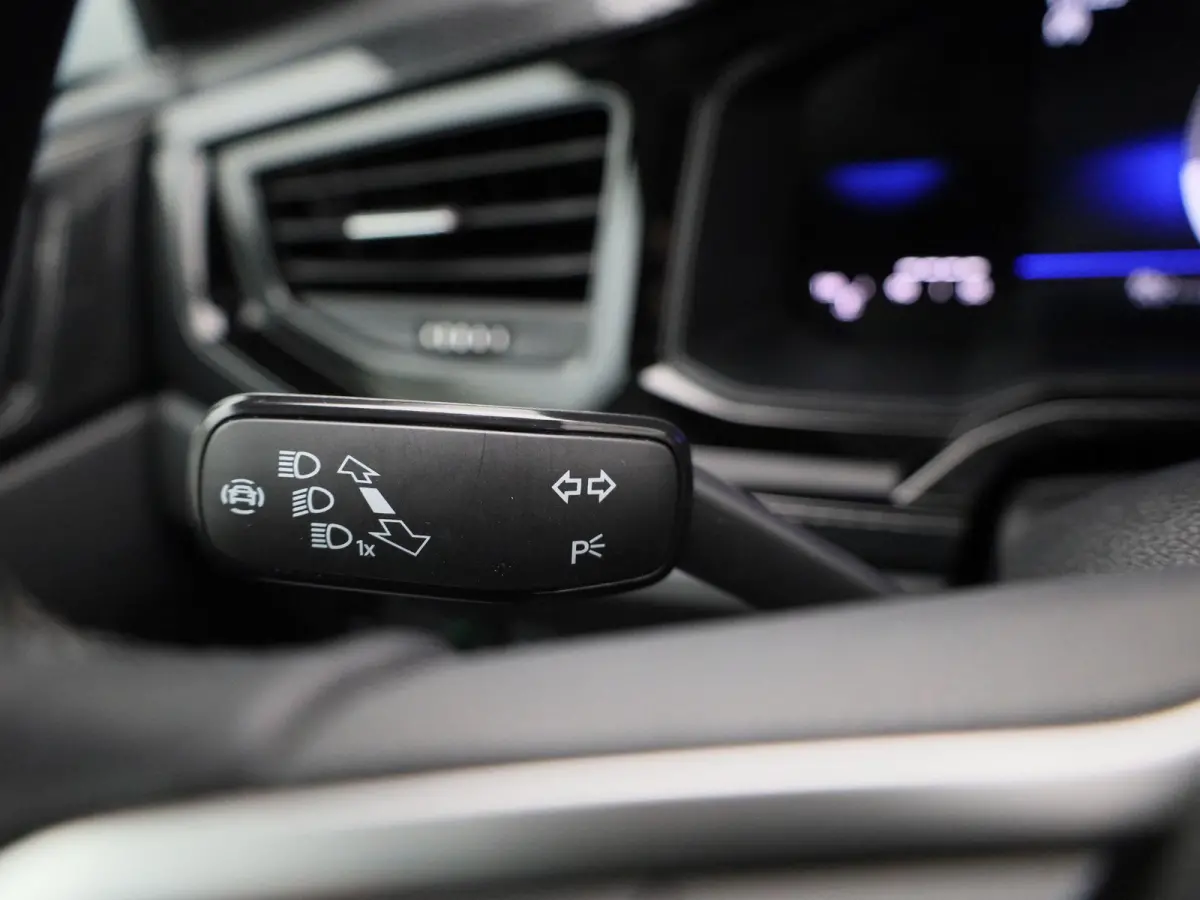1.0 TSI Life Edition 95 PK| Origineel Nederlands | 1e Eigenaar | Parkeersensoren Achter | Achteruitrijcamera | Apple Carplay | Android Auto | Privacy Glas | 17 Inch Velgen