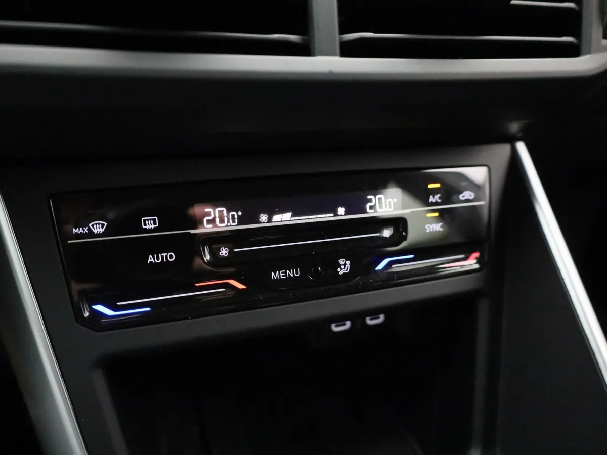 1.0 TSI Life Edition 95 PK| Origineel Nederlands | 1e Eigenaar | Parkeersensoren Achter | Achteruitrijcamera | Apple Carplay | Android Auto | Privacy Glas | 17 Inch Velgen