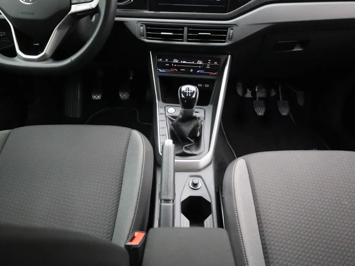 1.0 TSI Life Edition 95 PK| Origineel Nederlands | 1e Eigenaar | Parkeersensoren Achter | Achteruitrijcamera | Apple Carplay | Android Auto | Privacy Glas | 17 Inch Velgen