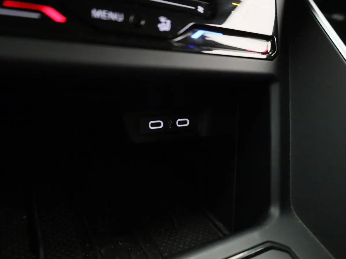 1.0 TSI Life Edition 95 PK| Origineel Nederlands | 1e Eigenaar | Parkeersensoren Achter | Achteruitrijcamera | Apple Carplay | Android Auto | Privacy Glas | 17 Inch Velgen