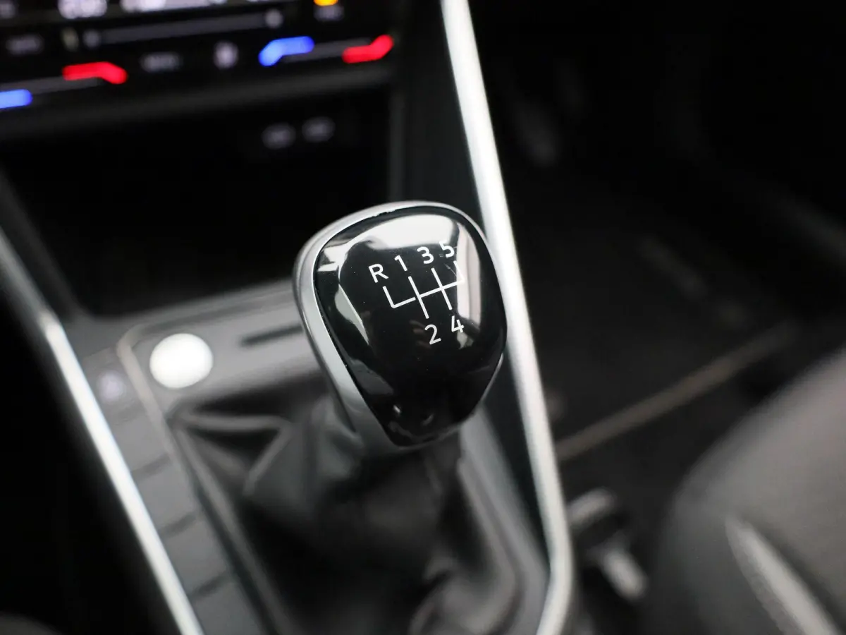 1.0 TSI Life Edition 95 PK| Origineel Nederlands | 1e Eigenaar | Parkeersensoren Achter | Achteruitrijcamera | Apple Carplay | Android Auto | Privacy Glas | 17 Inch Velgen