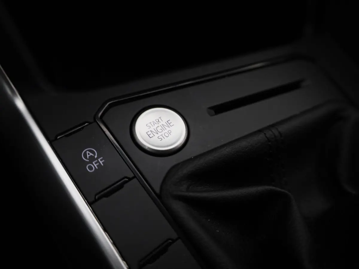 1.0 TSI Life Edition 95 PK| Origineel Nederlands | 1e Eigenaar | Parkeersensoren Achter | Achteruitrijcamera | Apple Carplay | Android Auto | Privacy Glas | 17 Inch Velgen