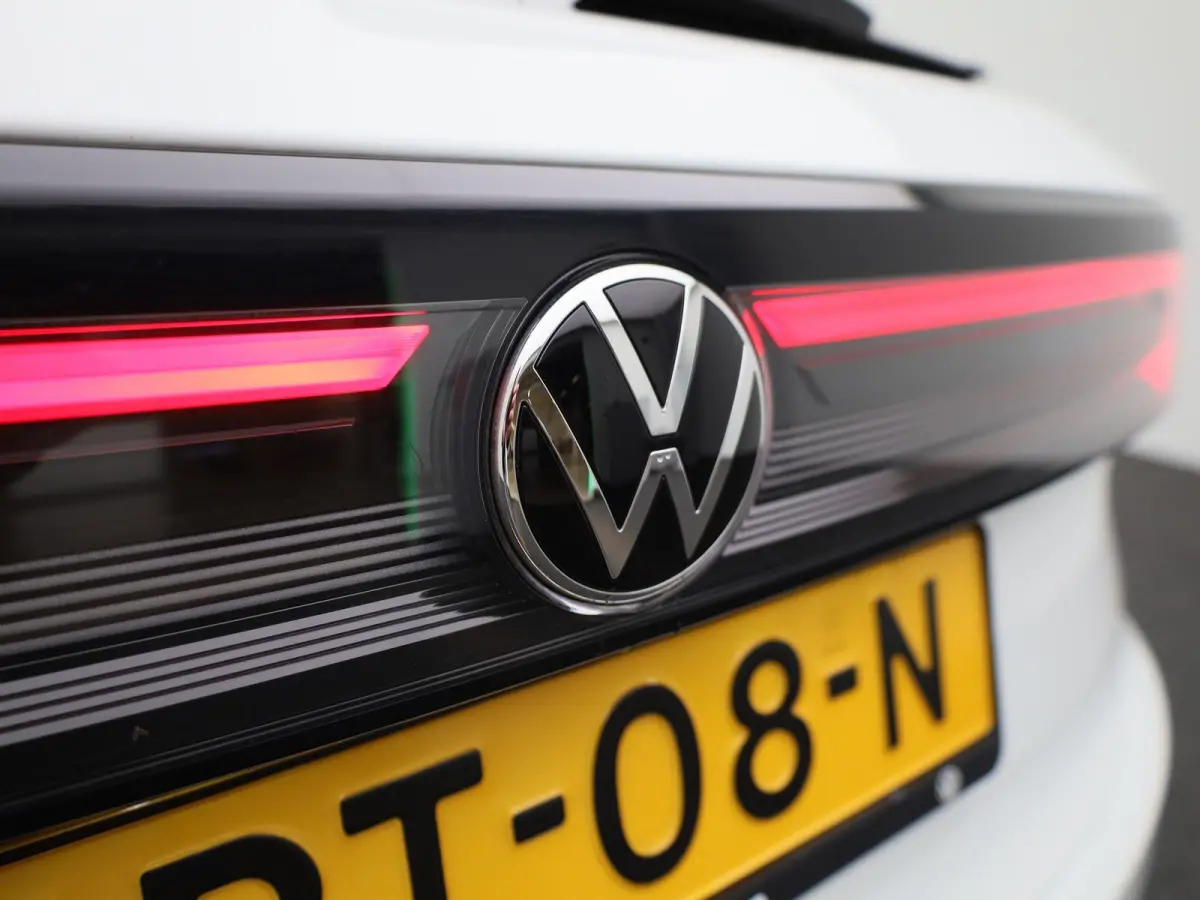1.0 TSI Life Edition 95 PK| Origineel Nederlands | 1e Eigenaar | Parkeersensoren Achter | Achteruitrijcamera | Apple Carplay | Android Auto | Privacy Glas | 17 Inch Velgen