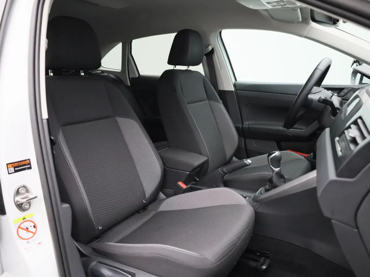 1.0 TSI Life Edition 95 PK| Origineel Nederlands | 1e Eigenaar | Parkeersensoren Achter | Achteruitrijcamera | Apple Carplay | Android Auto | Privacy Glas | 17 Inch Velgen