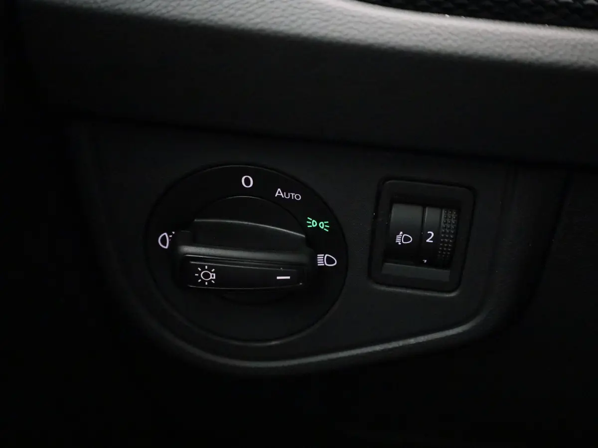 1.0 TSI Life Edition 95 PK| Origineel Nederlands | 1e Eigenaar | Parkeersensoren Achter | Achteruitrijcamera | Apple Carplay | Android Auto | Privacy Glas | 17 Inch Velgen