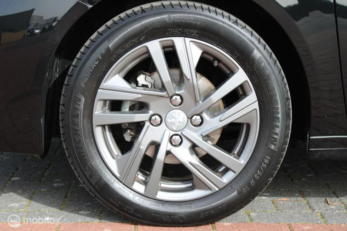 1.2 PureTech Active Pack, Pdc, Cruise, Airco, Navi, App connect, LMV