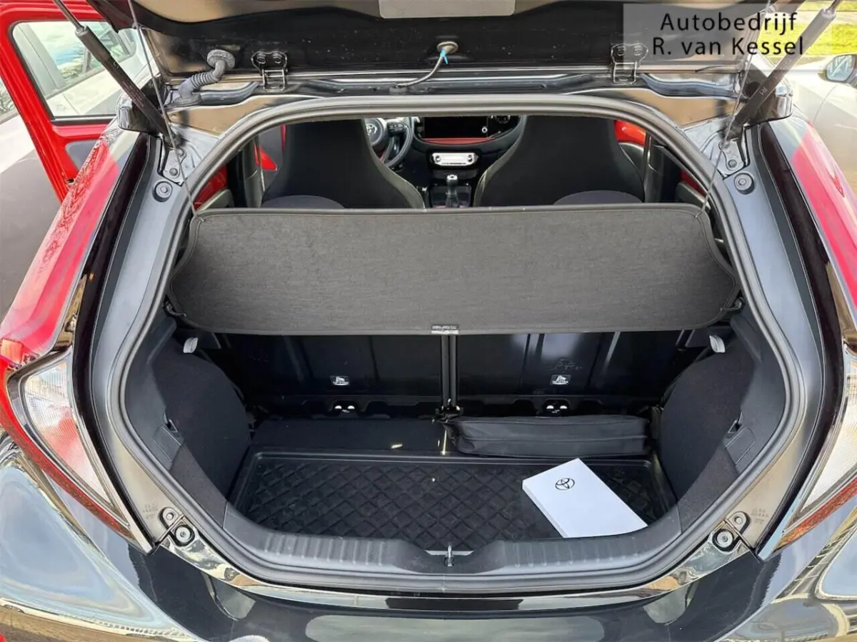 1.0 VVT-i MT Envy I Luxe uitvoering! I Trekhaak I PDC I NL-auto