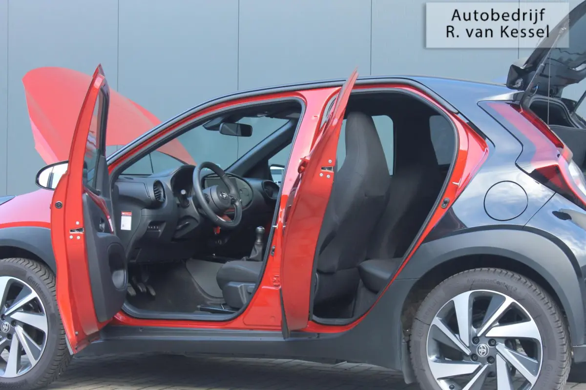 1.0 VVT-i MT Envy I Luxe uitvoering! I Trekhaak I PDC I NL-auto