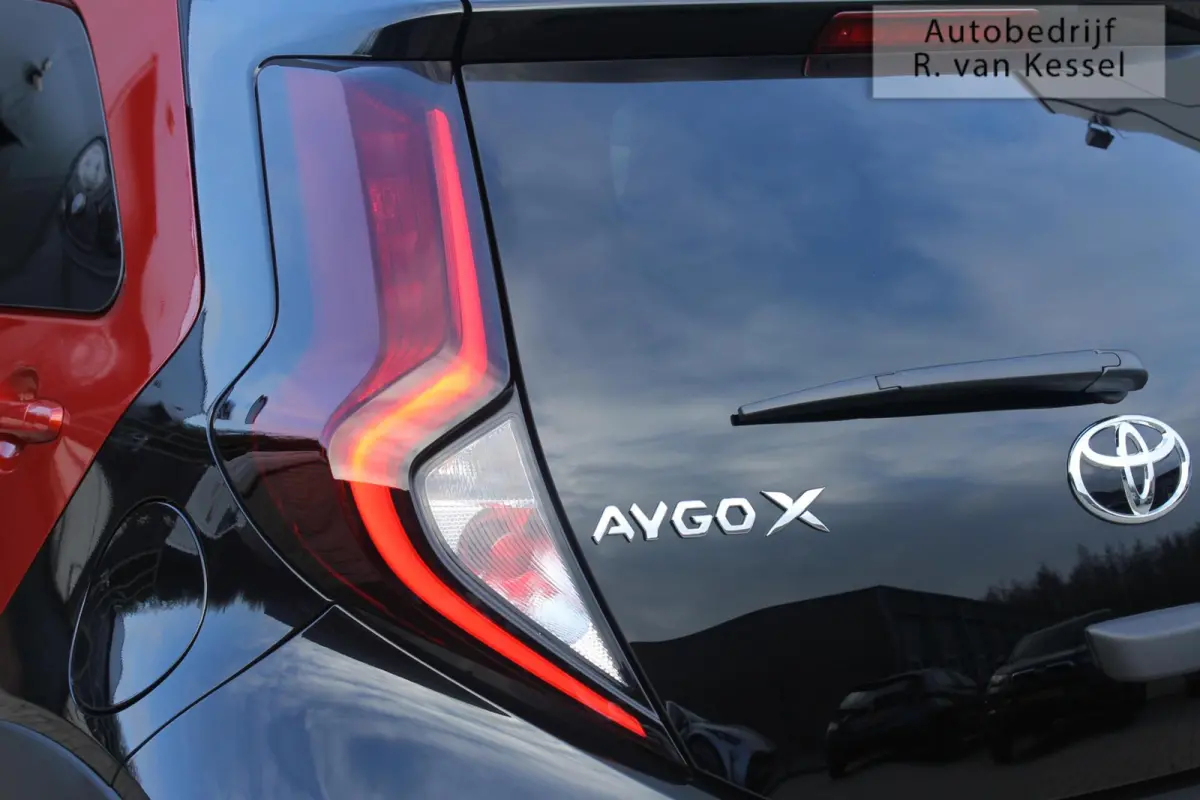 1.0 VVT-i MT Envy I Luxe uitvoering! I Trekhaak I PDC I NL-auto