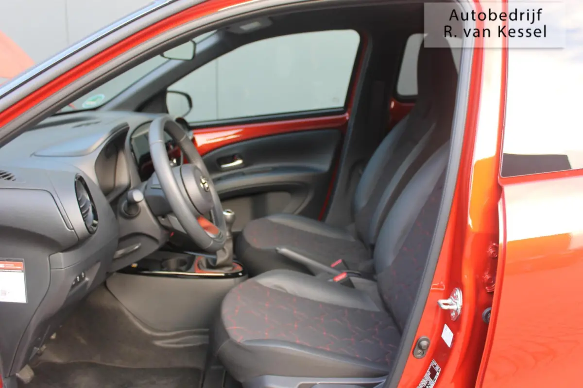 1.0 VVT-i MT Envy I Luxe uitvoering! I Trekhaak I PDC I NL-auto