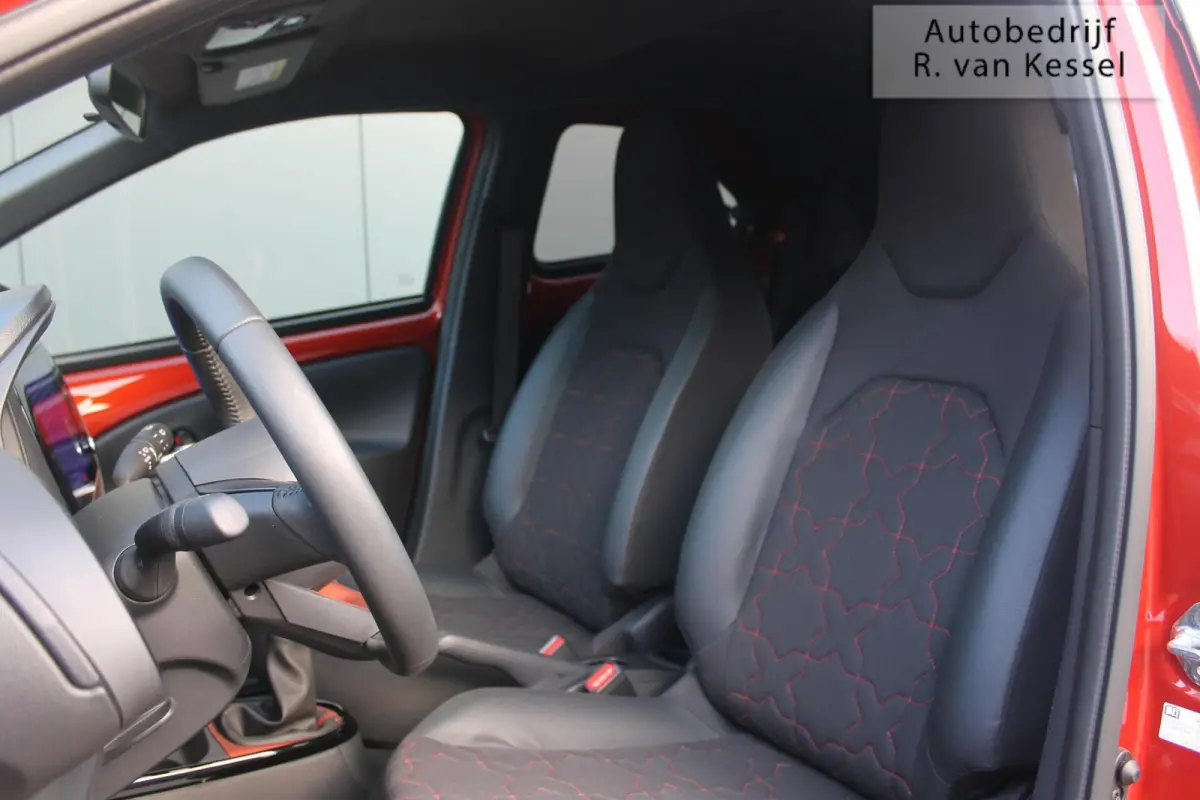 1.0 VVT-i MT Envy I Luxe uitvoering! I Trekhaak I PDC I NL-auto