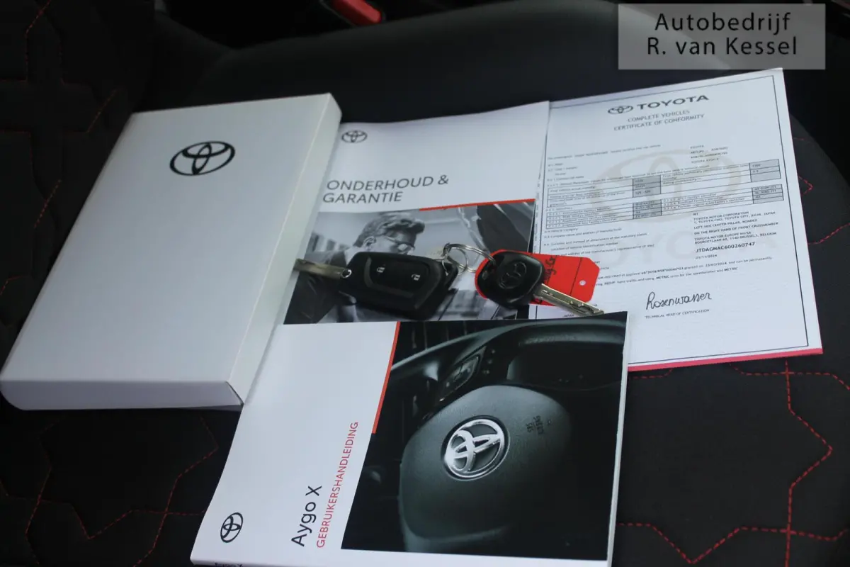 1.0 VVT-i MT Envy I Luxe uitvoering! I Trekhaak I PDC I NL-auto