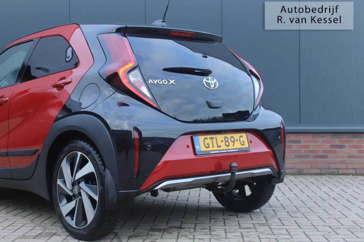 1.0 VVT-i MT Envy I Luxe uitvoering! I Trekhaak I PDC I NL-auto