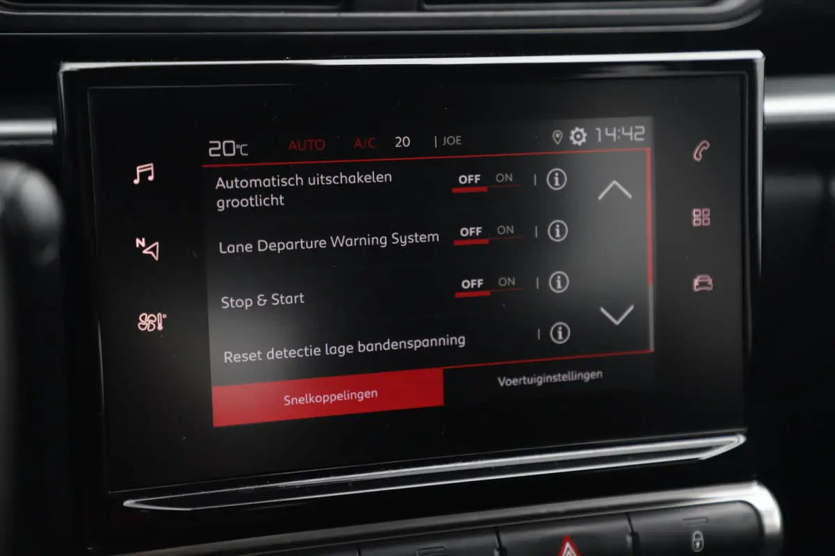1.2 PureTech Feel Carplay Android Navigatie Climate Cruise Control Rijstrooksensor All Season Banden!