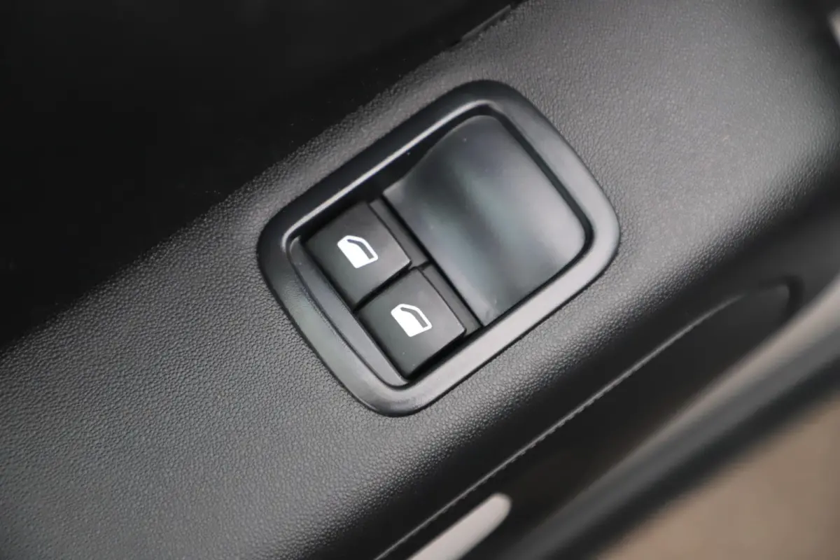 1.2 PureTech Feel Carplay Android Navigatie Climate Cruise Control Rijstrooksensor All Season Banden!