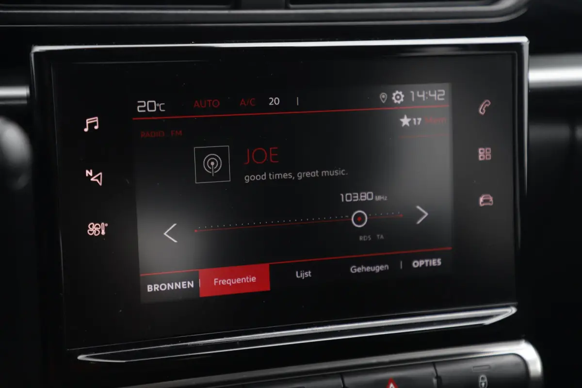 1.2 PureTech Feel Carplay Android Navigatie Climate Cruise Control Rijstrooksensor All Season Banden!