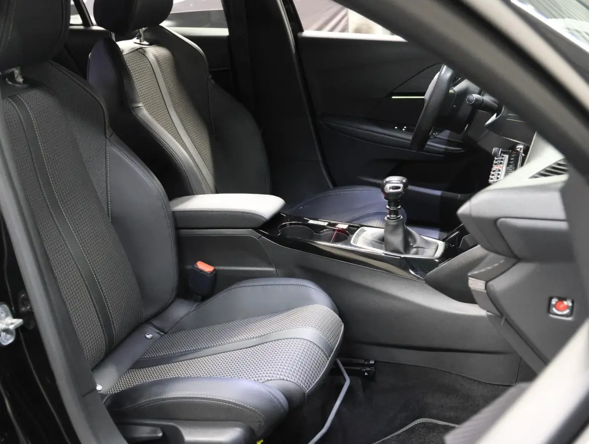 100PK GT | 1ste eigenaar | AppleCarplay/Android Auto | Keyless | Cruise Control | Climate Control | Camera | StoelVerwarming | FULL LED | Sfeerverlichting | Isofix | Privacy Glass | 17"LMV |