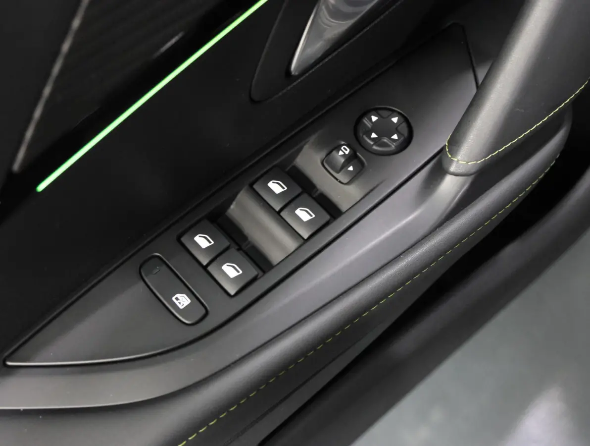 100PK GT | 1ste eigenaar | AppleCarplay/Android Auto | Keyless | Cruise Control | Climate Control | Camera | StoelVerwarming | FULL LED | Sfeerverlichting | Isofix | Privacy Glass | 17"LMV |