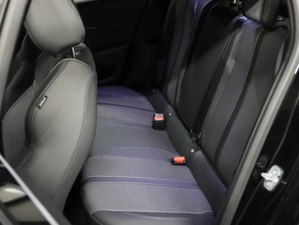 100PK GT | 1ste eigenaar | AppleCarplay/Android Auto | Keyless | Cruise Control | Climate Control | Camera | StoelVerwarming | FULL LED | Sfeerverlichting | Isofix | Privacy Glass | 17"LMV |