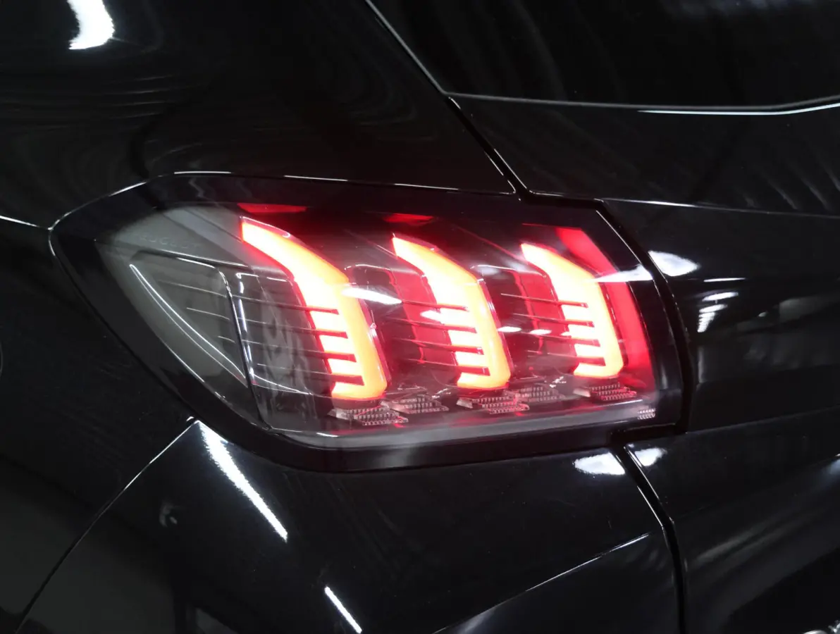 100PK GT | 1ste eigenaar | AppleCarplay/Android Auto | Keyless | Cruise Control | Climate Control | Camera | StoelVerwarming | FULL LED | Sfeerverlichting | Isofix | Privacy Glass | 17"LMV |