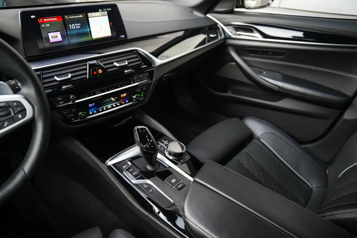 M550d 400pk xDrive High Executive M-Sportpakket /BTW-Auto/ Led-Koplamp/ Leder/ Sport-Stoelen/ Stoel.Verw/ Head-Up/ Keyless/ Harman&Kardon/ 360-Camera/ 20'' LMV