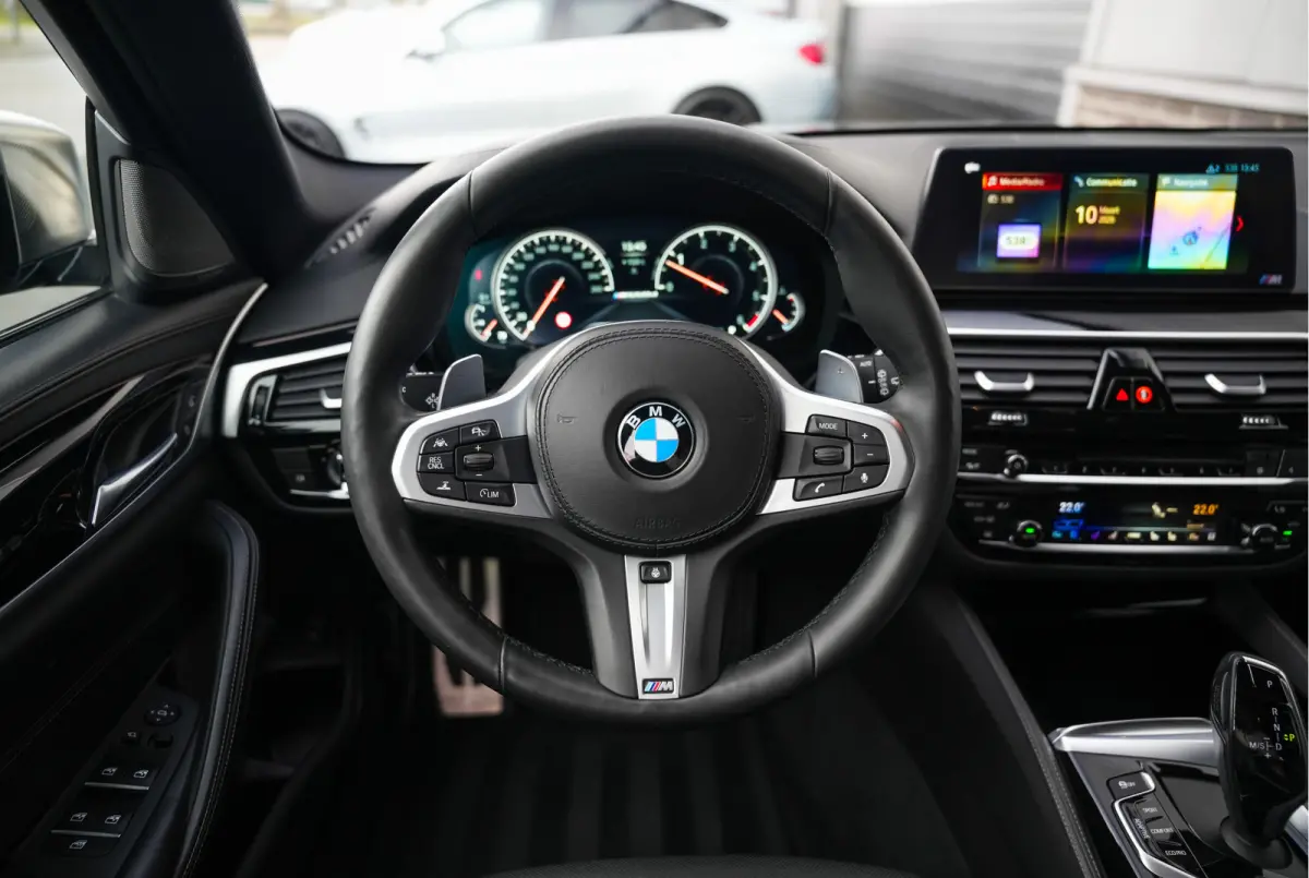 M550d 400pk xDrive High Executive M-Sportpakket /BTW-Auto/ Led-Koplamp/ Leder/ Sport-Stoelen/ Stoel.Verw/ Head-Up/ Keyless/ Harman&Kardon/ 360-Camera/ 20'' LMV