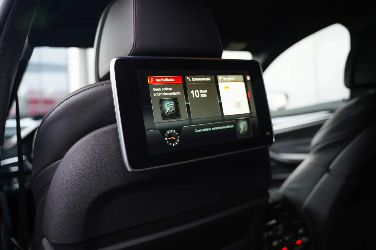 M550d 400pk xDrive High Executive M-Sportpakket /BTW-Auto/ Led-Koplamp/ Leder/ Sport-Stoelen/ Stoel.Verw/ Head-Up/ Keyless/ Harman&Kardon/ 360-Camera/ 20'' LMV
