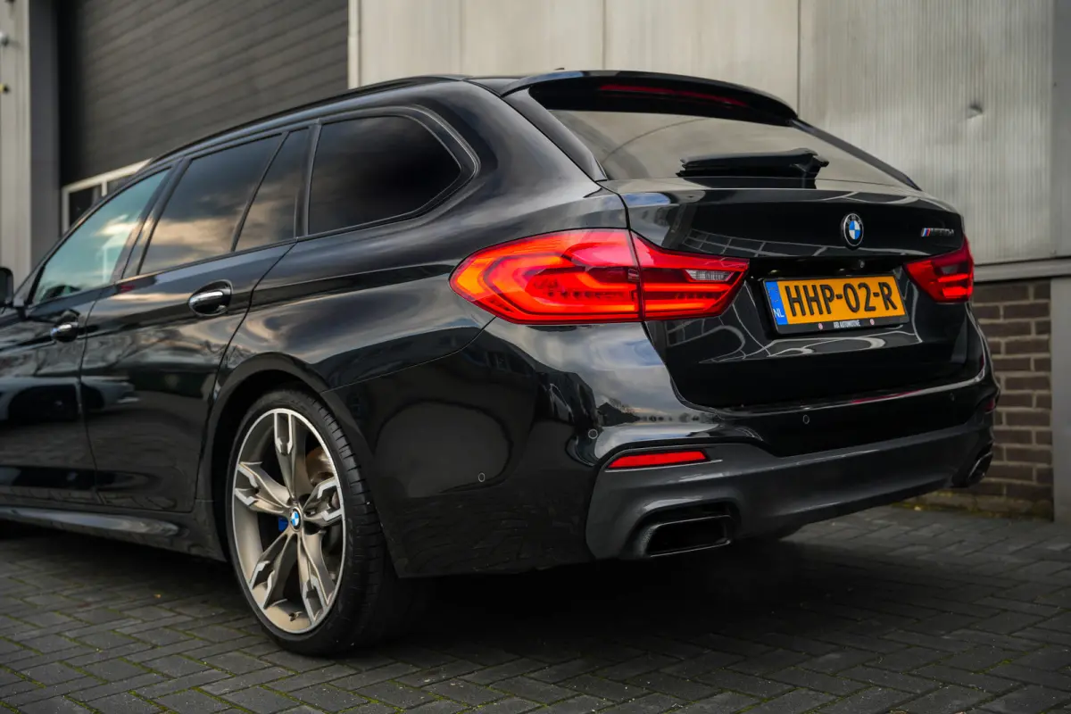 M550d 400pk xDrive High Executive M-Sportpakket /BTW-Auto/ Led-Koplamp/ Leder/ Sport-Stoelen/ Stoel.Verw/ Head-Up/ Keyless/ Harman&Kardon/ 360-Camera/ 20'' LMV
