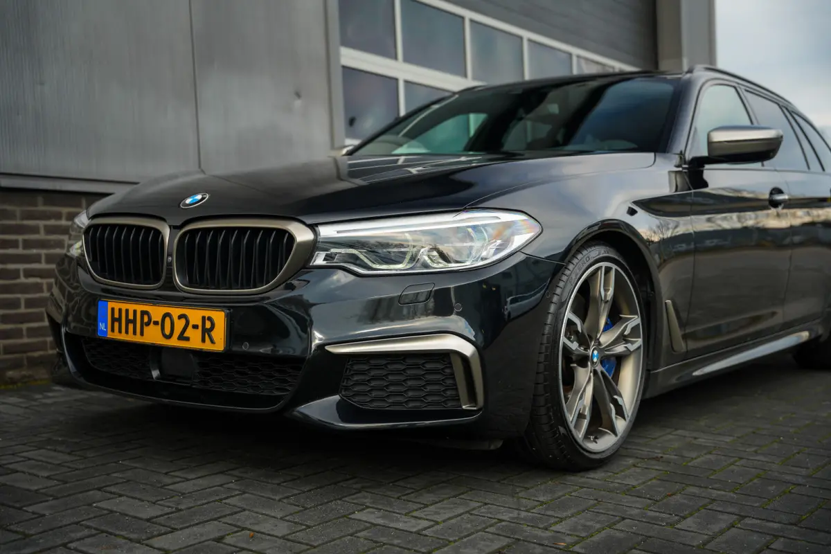 M550d 400pk xDrive High Executive M-Sportpakket /BTW-Auto/ Led-Koplamp/ Leder/ Sport-Stoelen/ Stoel.Verw/ Head-Up/ Keyless/ Harman&Kardon/ 360-Camera/ 20'' LMV