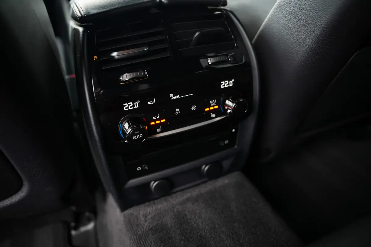 M550d 400pk xDrive High Executive M-Sportpakket /BTW-Auto/ Led-Koplamp/ Leder/ Sport-Stoelen/ Stoel.Verw/ Head-Up/ Keyless/ Harman&Kardon/ 360-Camera/ 20'' LMV