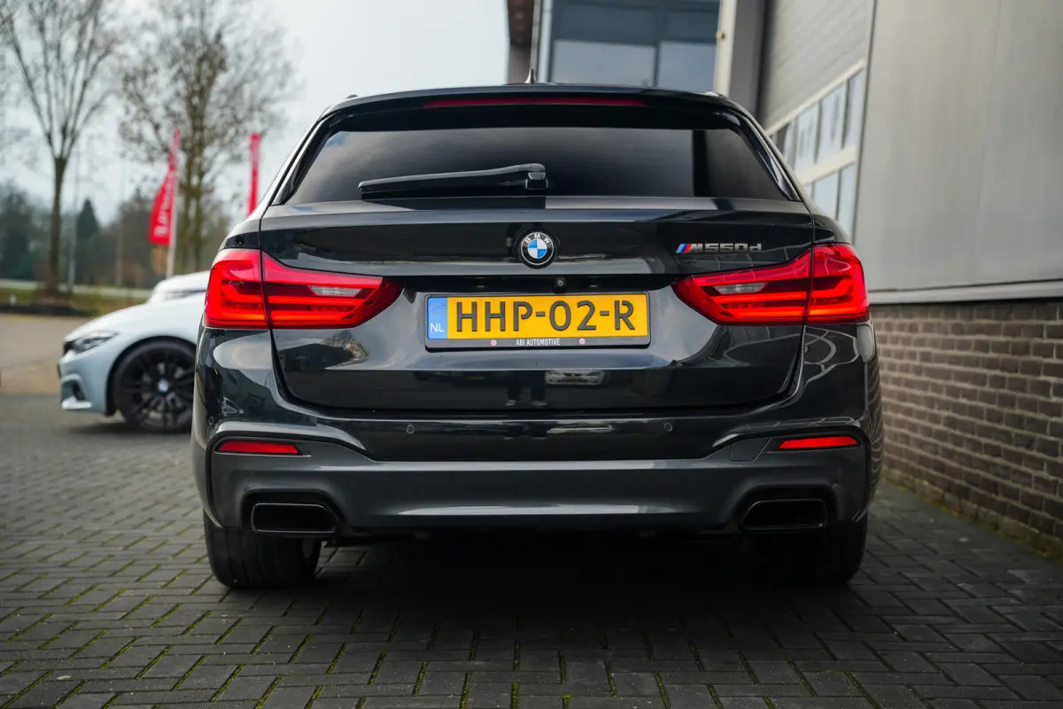 M550d 400pk xDrive High Executive M-Sportpakket /BTW-Auto/ Led-Koplamp/ Leder/ Sport-Stoelen/ Stoel.Verw/ Head-Up/ Keyless/ Harman&Kardon/ 360-Camera/ 20'' LMV